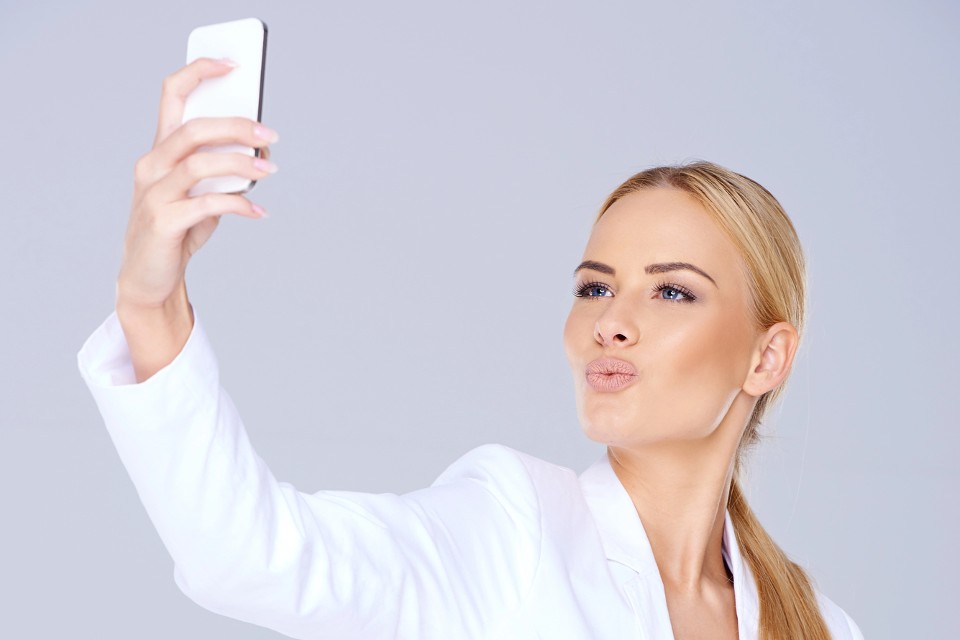 vain-woman-taking-selfie-for-socials